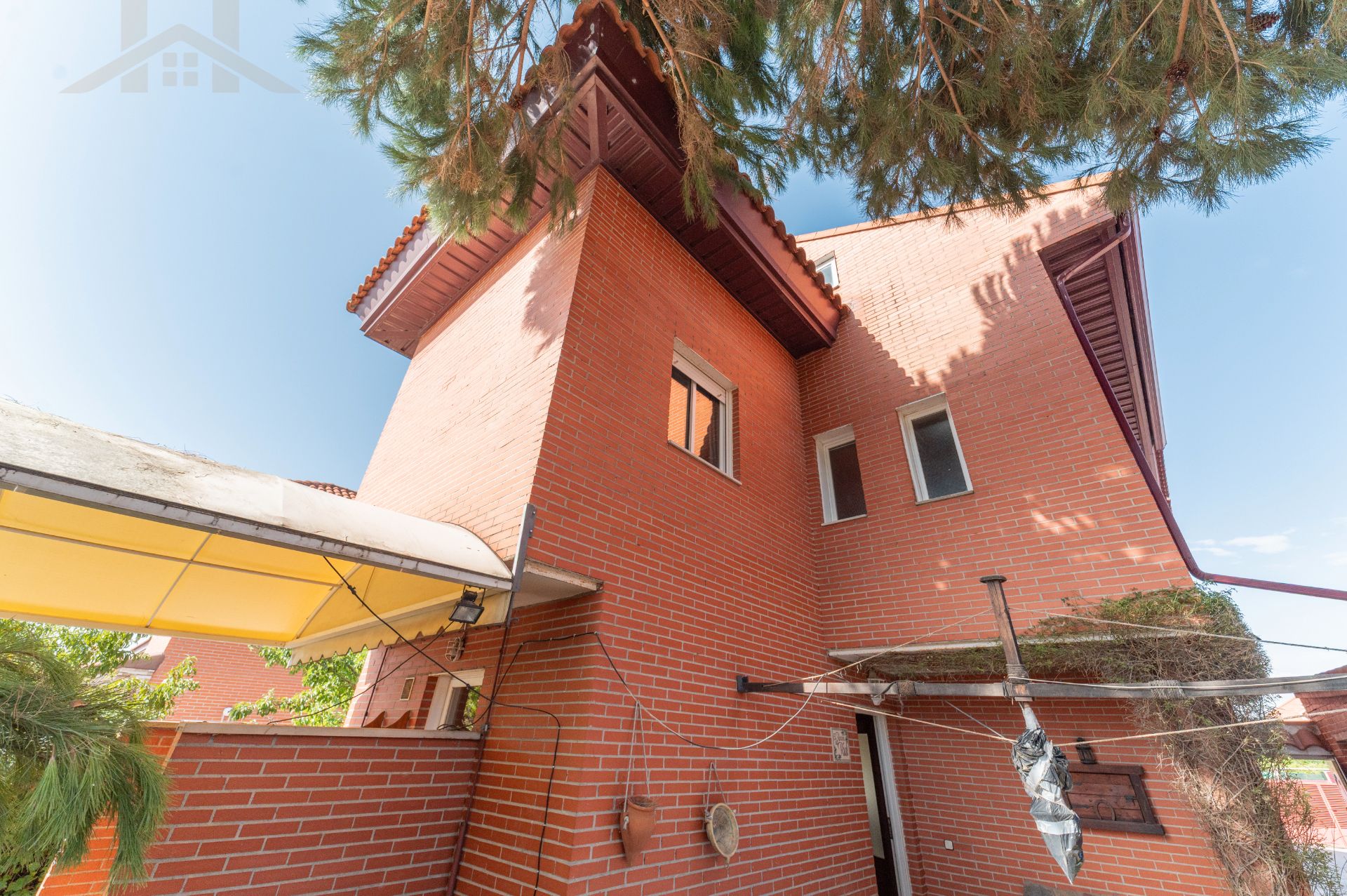 Vista exterior de Casa adosada en venda en Cubas de la Sagra amb Aire condicionat, Jardí privat i Moblat