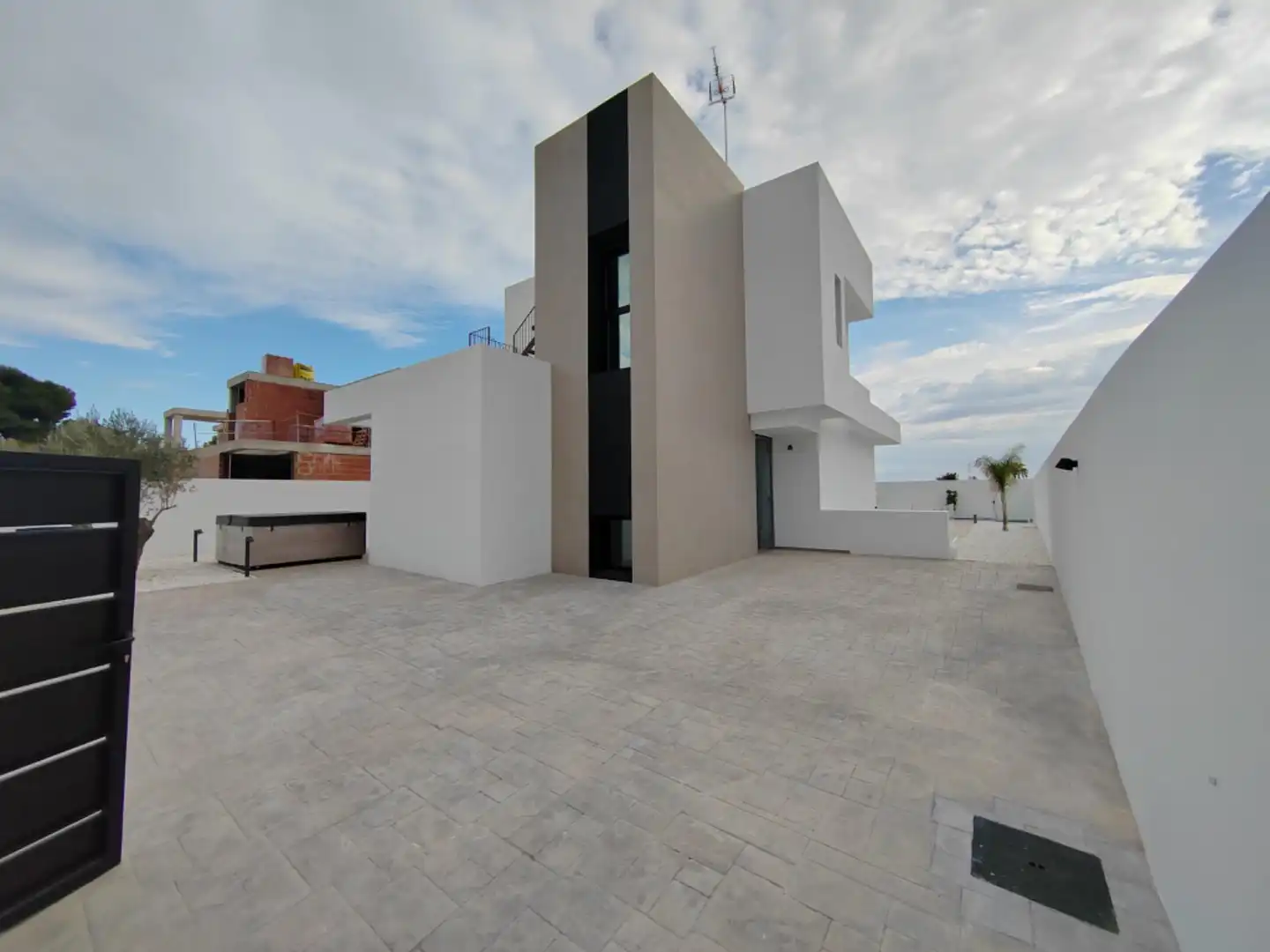 Vista exterior de Casa o chalet en venta en Sant Joan d'Alacant con Aire acondicionado, Calefacción y Jardín privado