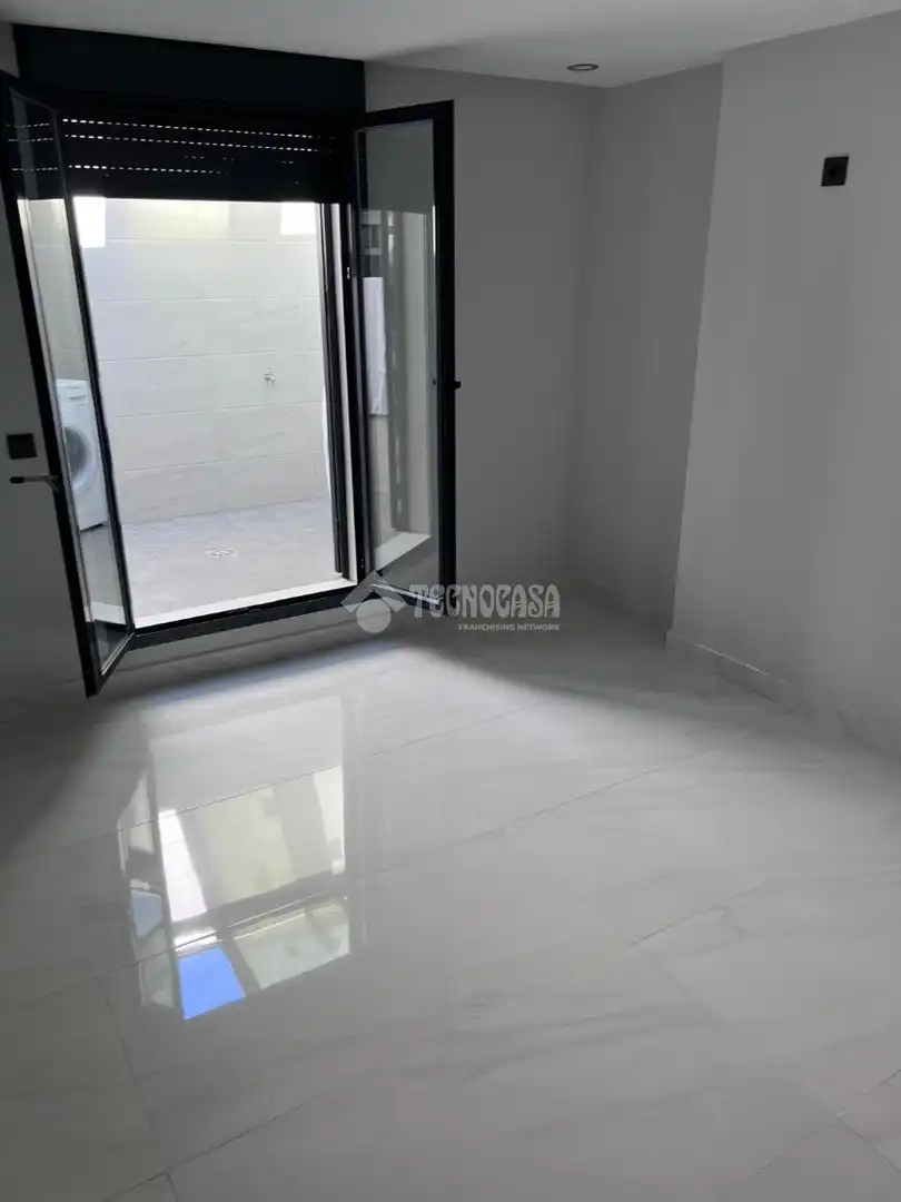 Semi-detached house with pool for sale in Este - Alcosa- Torreblanca, imagen 7