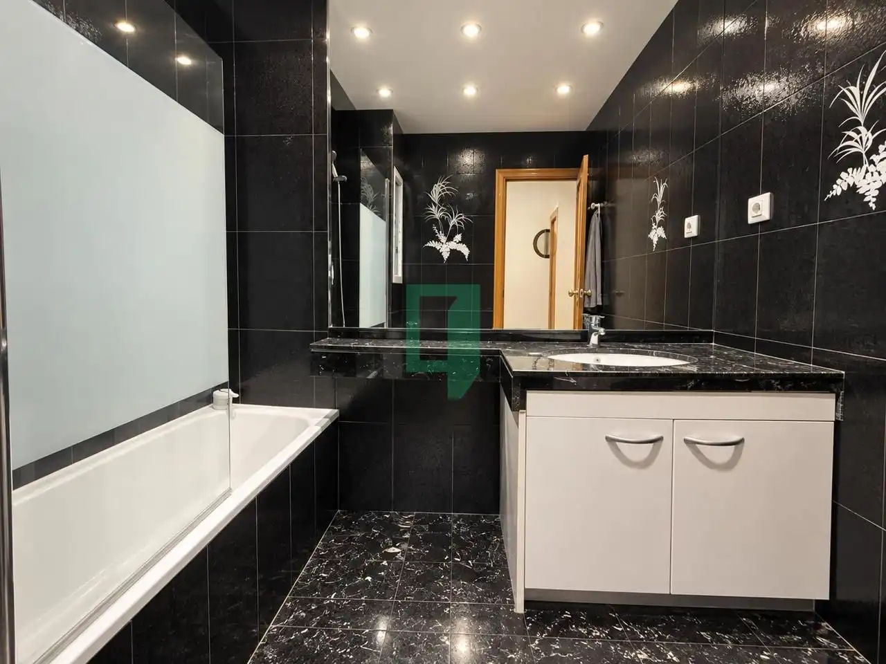 Bathroom of Flat for sale in Badalona  with Air Conditioner, Heating and Balcony