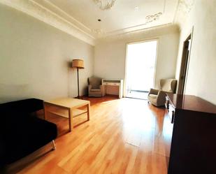 Living room of Flat to rent in  Barcelona Capital  with Heating, Terrace and Furnished