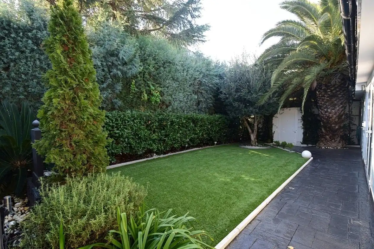 Semi-detached house with pool for sale in Calle de los Eucaliptos, imagen 3