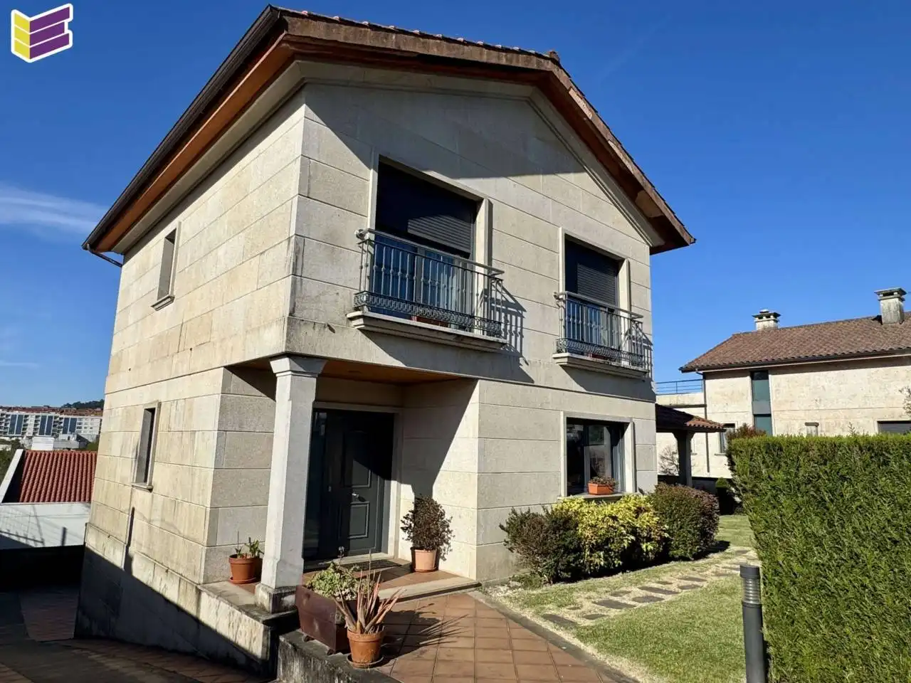 Vista exterior de Casa o xalet en venda en O Porriño   amb Calefacció, Jardí privat i Parquet