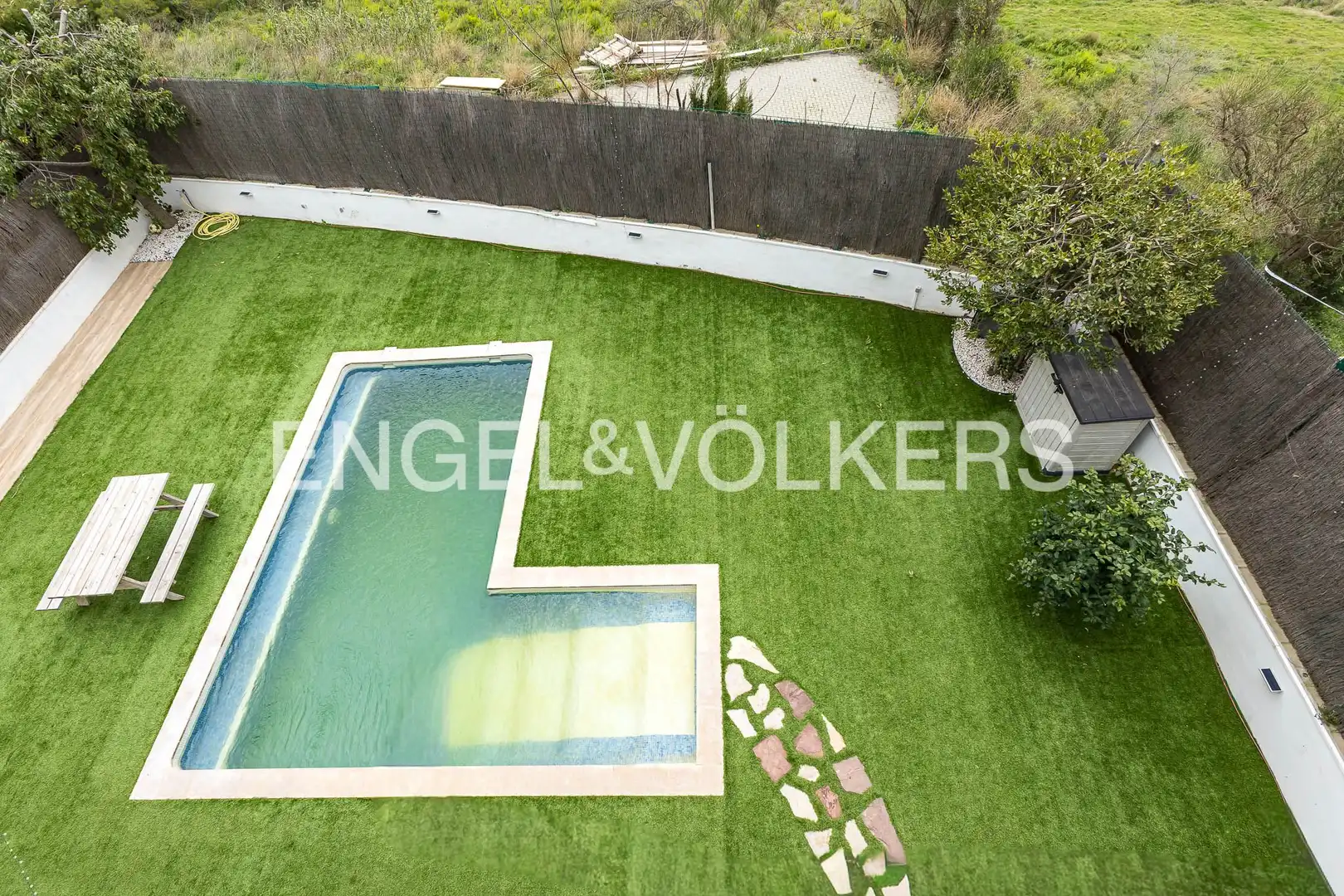 Piscina de Casa o xalet en venda en Sant Just Desvern amb Aire condicionat, Calefacció i Jardí privat