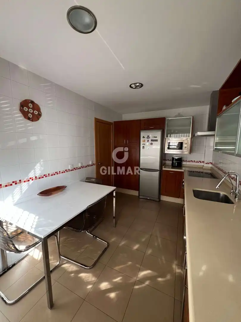 Cuina de Casa adosada en venda en Villamartín amb Calefacció