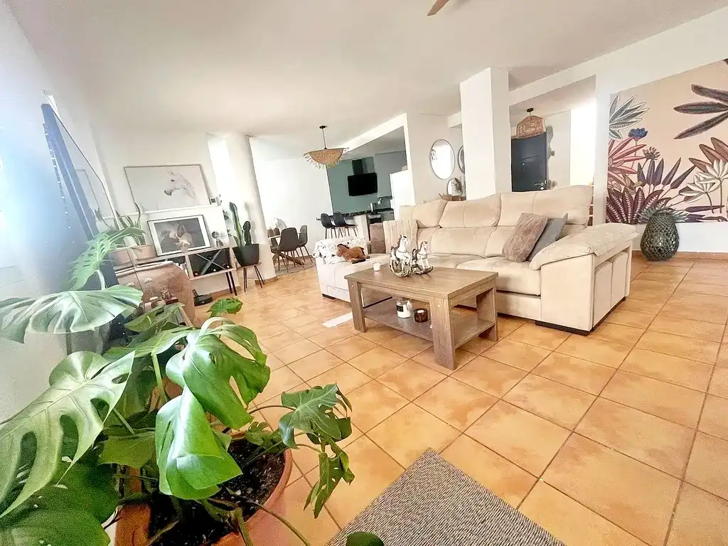 Sala de estar de Dúplex en venta en Vélez-Málaga con Aire acondicionado, Terraza y Trastero