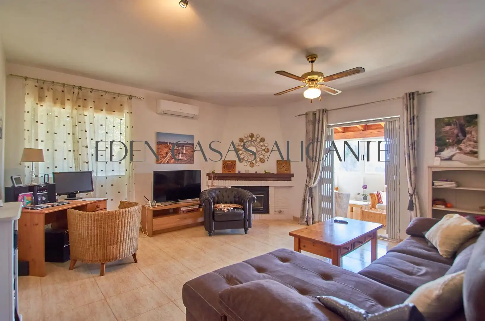Sala de estar de Casa o chalet en venta en Busot con Aire acondicionado, Calefacción y Jardín privado