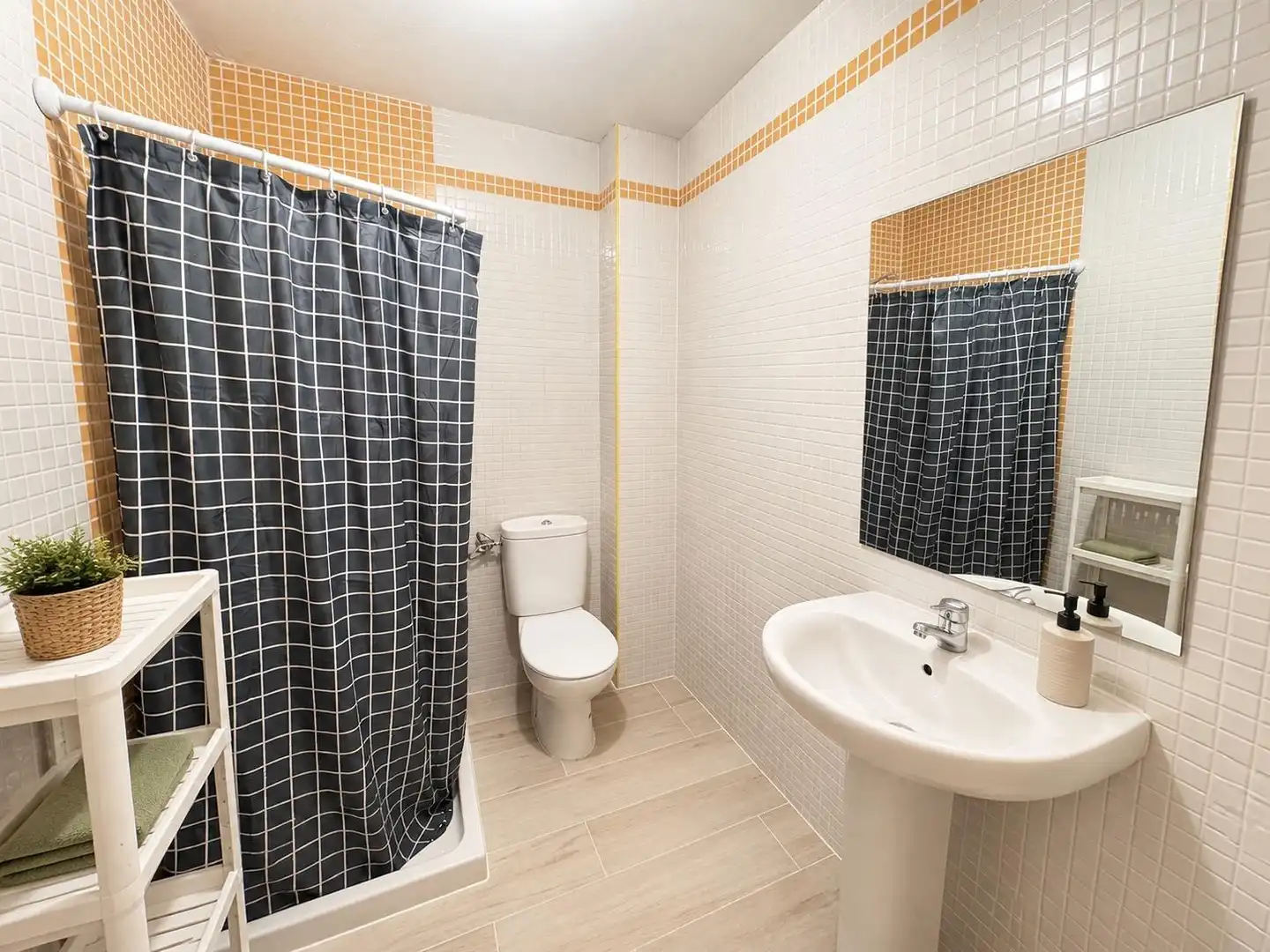 Baño de Casa adosada en venta en Valdemoro con Calefacción, Jardín privado y Terraza