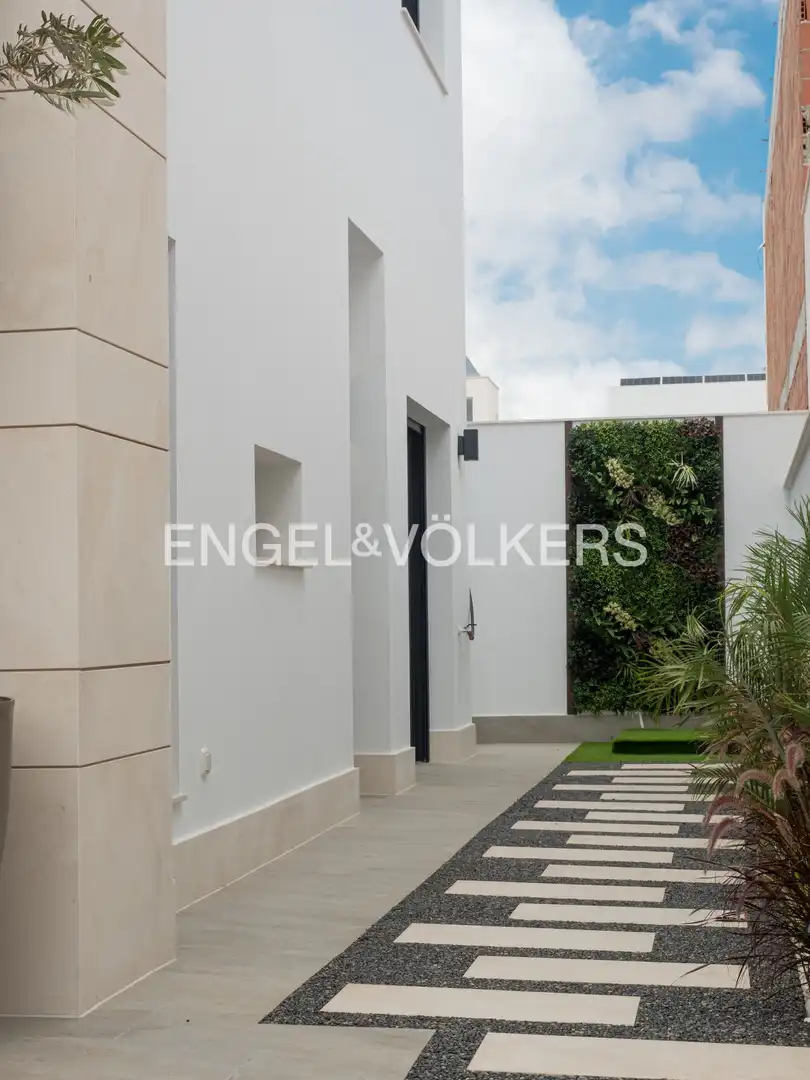 Vista exterior de Casa o chalet en venta en San Pedro del Pinatar con Aire acondicionado, Calefacción y Jardín privado