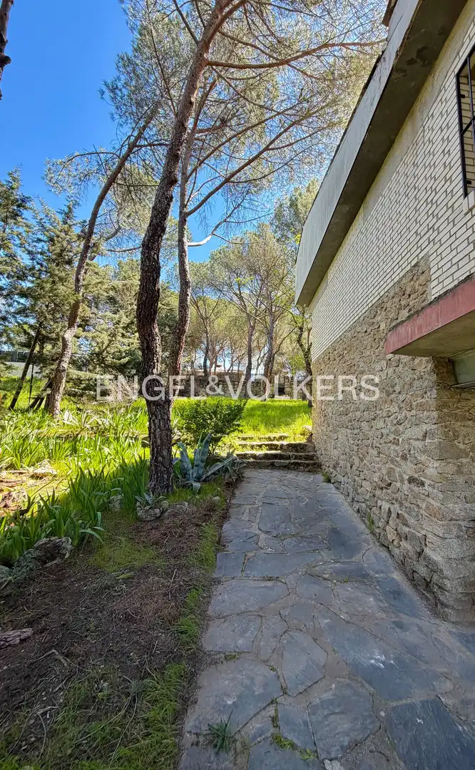 Vista exterior de Casa o xalet en venda en Las Rozas de Madrid amb Calefacció, Jardí privat i Piscina
