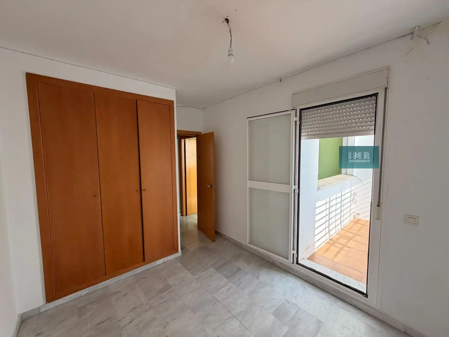 Schlafzimmer von Einfamilien-Reihenhaus zum Verkauf in Bormujos mit Privatgarten
