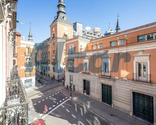 Exterior view of Flat for sale in  Madrid Capital  with Terrace and Furnished