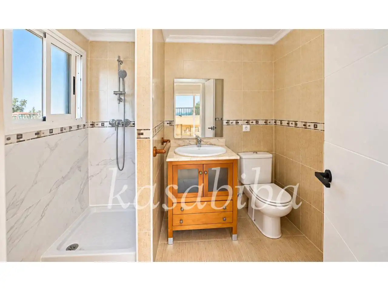 Baño de Casa o chalet en venta en Chiva con Jardín privado, Terraza y Piscina