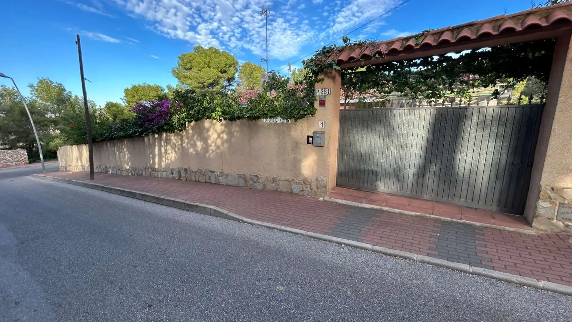 Vista exterior de Casa o xalet en venda en Torrevieja amb Aire condicionat, Traster i Piscina