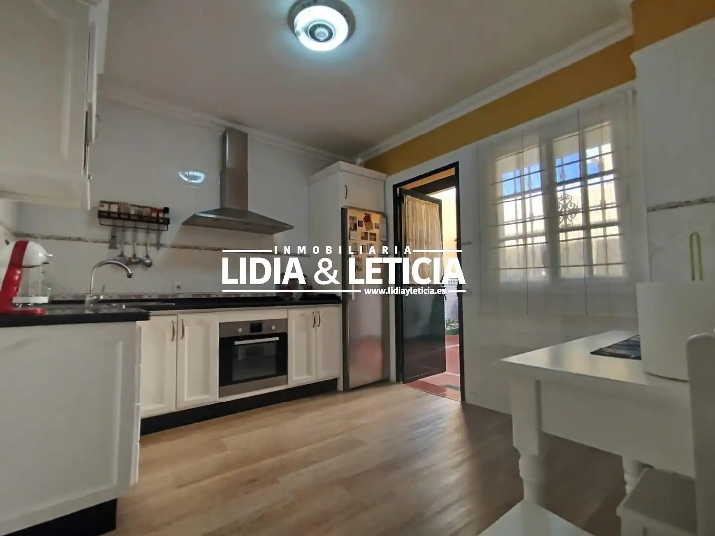 Vista exterior de Casa o xalet en venda en Alcalá de Guadaira amb Aire condicionat i Traster