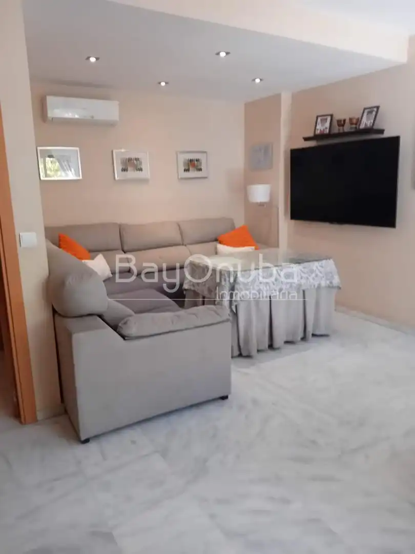 Sala de estar de Casa adosada en venta en Huelva con Trastero y Piscina