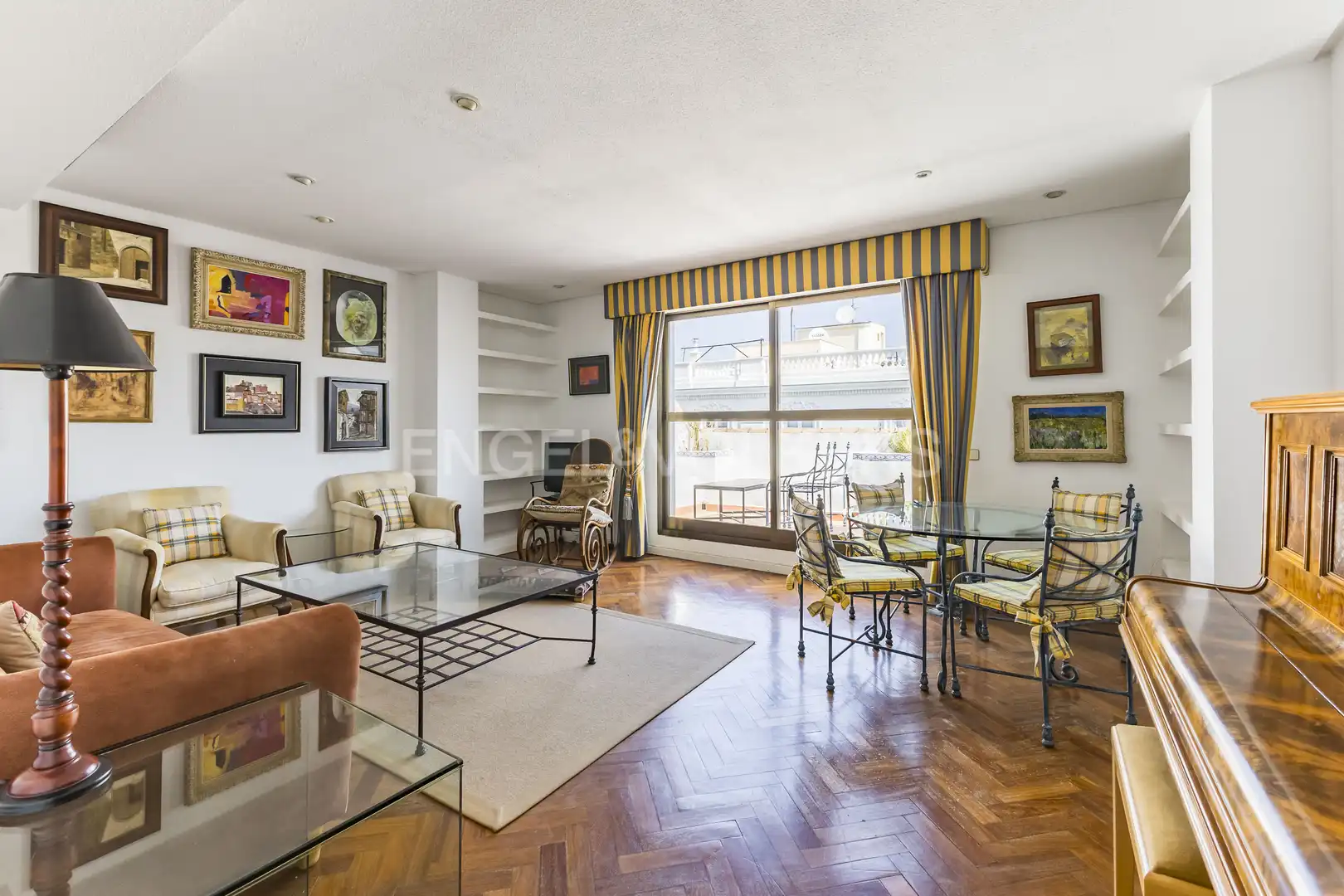 Sala d'estar de Àtic en venda en Madrid amb Aire condicionat, Calefacció i Terrassa