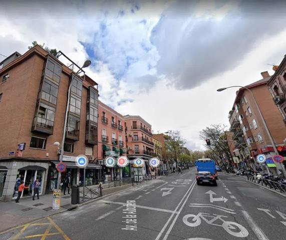 Local comercial en Venta en Calle de Sierra Toledana en Numancia