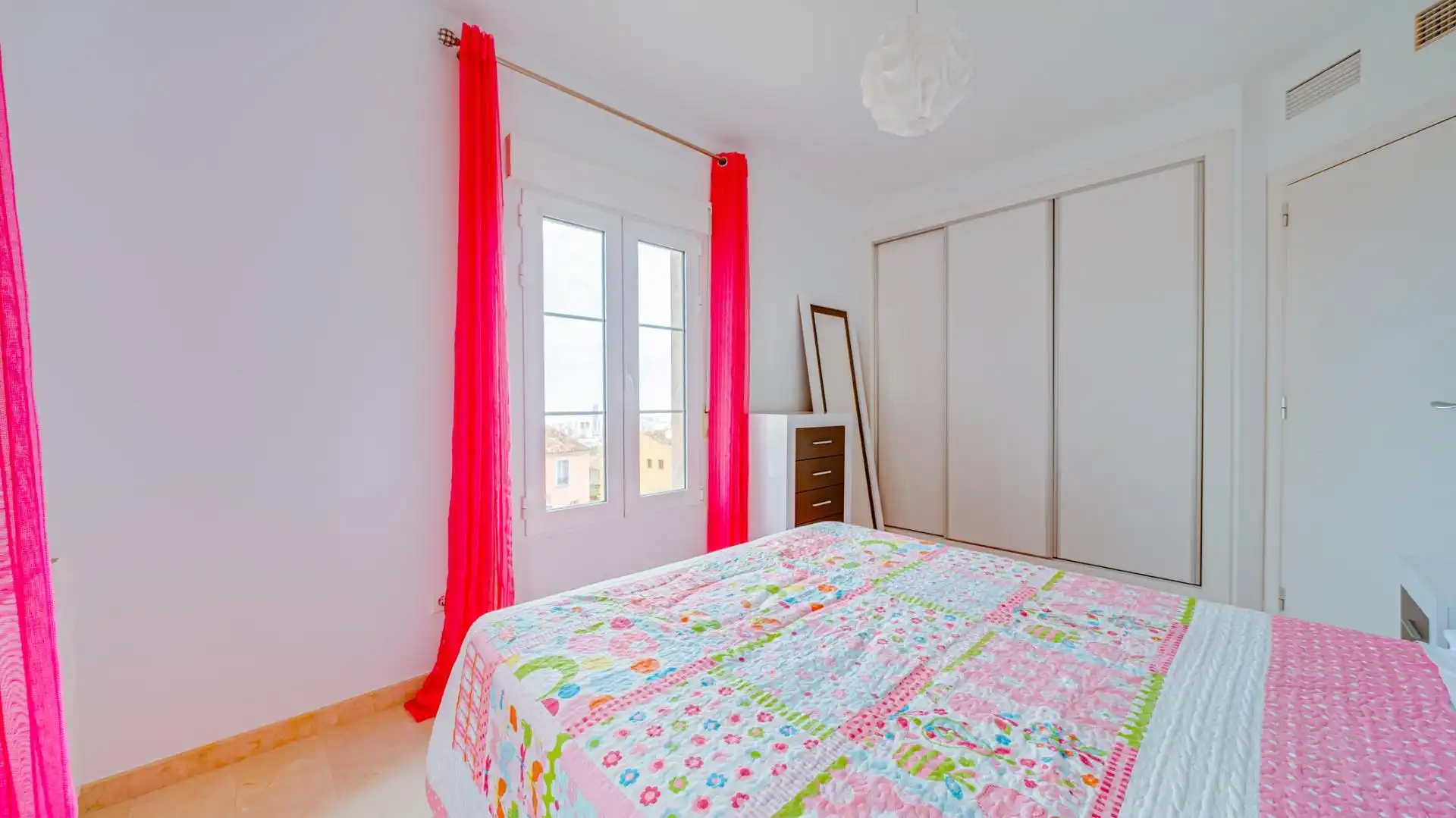 Schlafzimmer von Haus oder Chalet zum Verkauf in Finestrat mit Klimaanlage, Heizung und Privatgarten