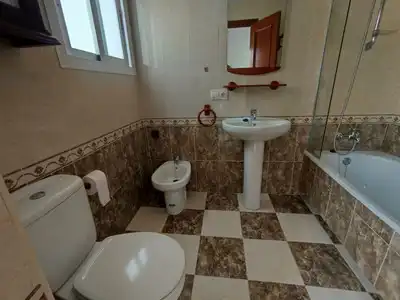 Baño de Apartamento en venta en Fuengirola con Aire acondicionado y Calefacción