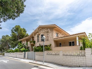 Detached house with balcony for sale in Taurana