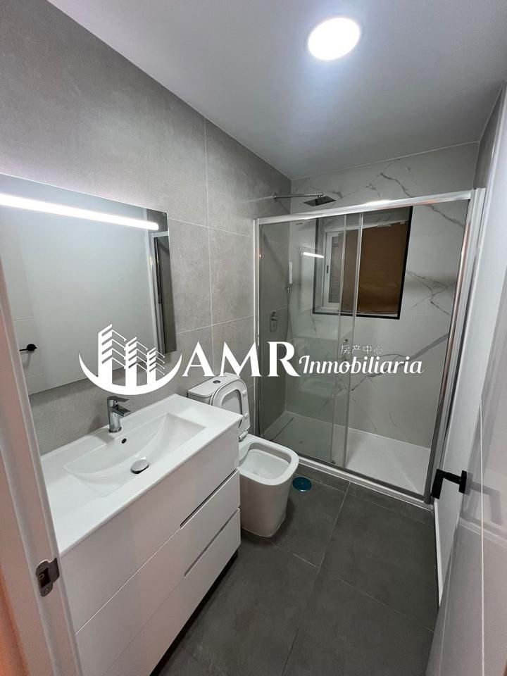 Bathroom of Planta baja for sale in Parla  with Internet and Alarm