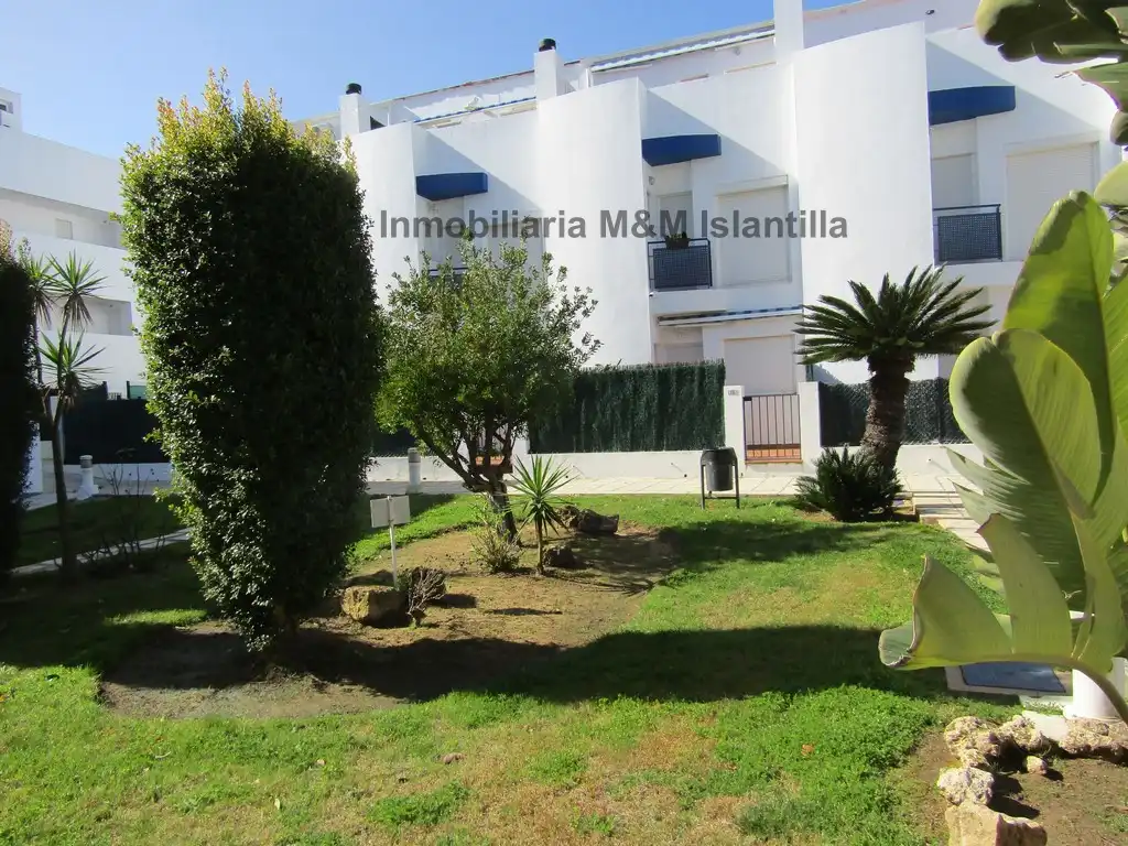 Vista exterior de Casa adosada en venta en Islantilla con Terraza, Trastero y Amueblado