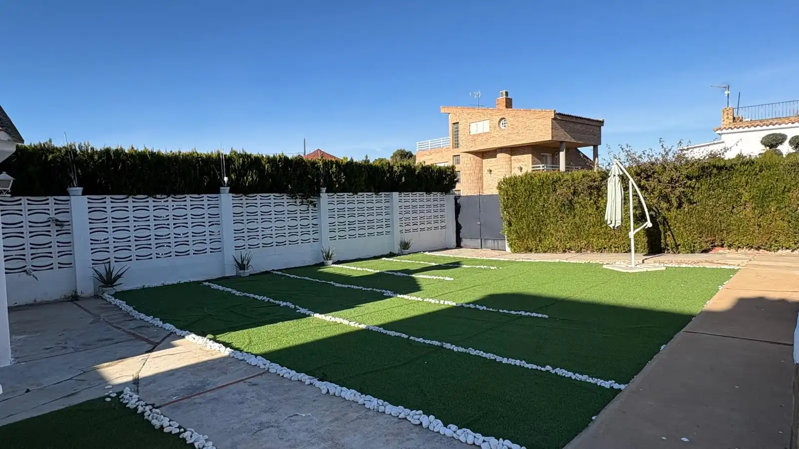 Garden of Houses for sale in L'Eliana  with Air Conditioner, Terrace and Storage room