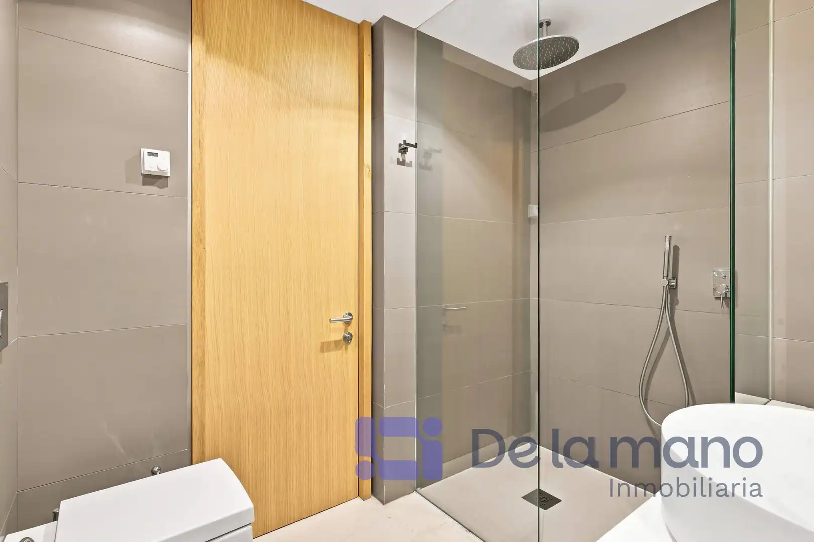 Bathroom of Houses for sale in Madrid  with Air Conditioner, Heating and Private garden