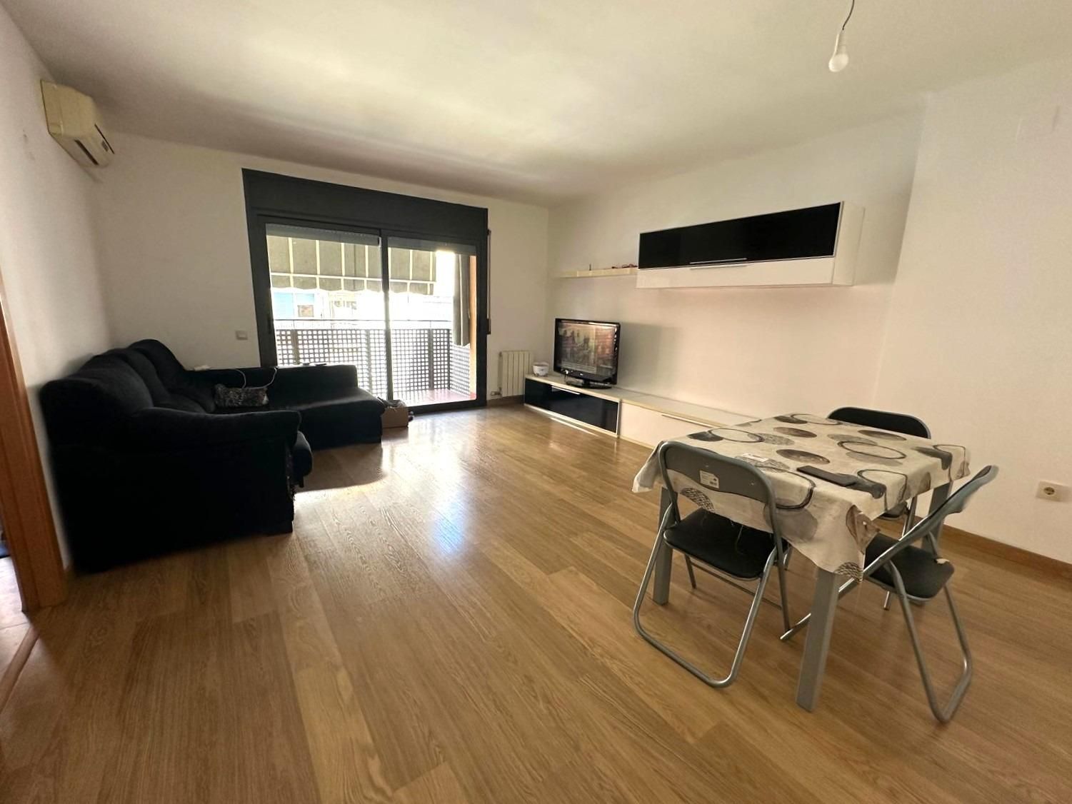 Living room of Flat for sale in Santa Coloma de Gramenet  with Air Conditioner, Heating and Storage room