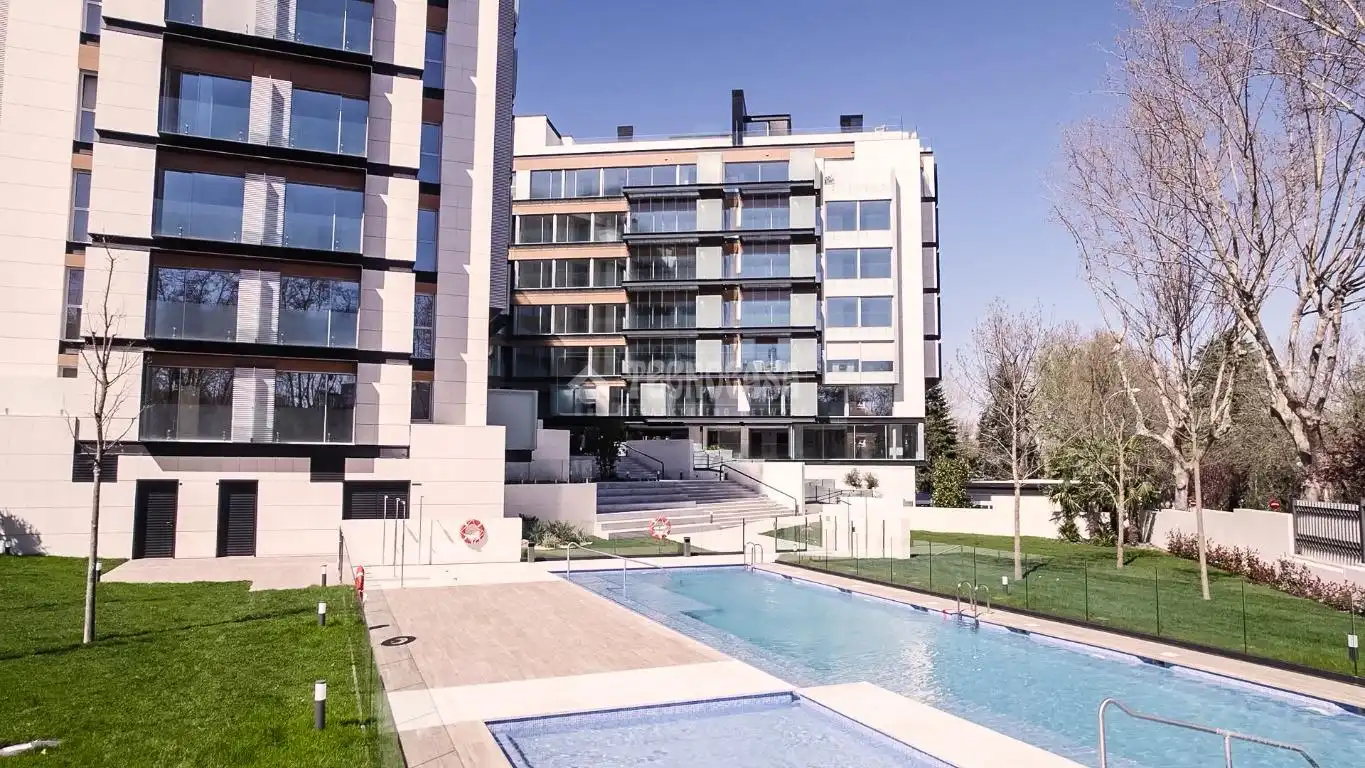 Außenansicht von Wohnung zur Miete in  Madrid Capital mit Klimaanlage, Heizung und Abstellraum