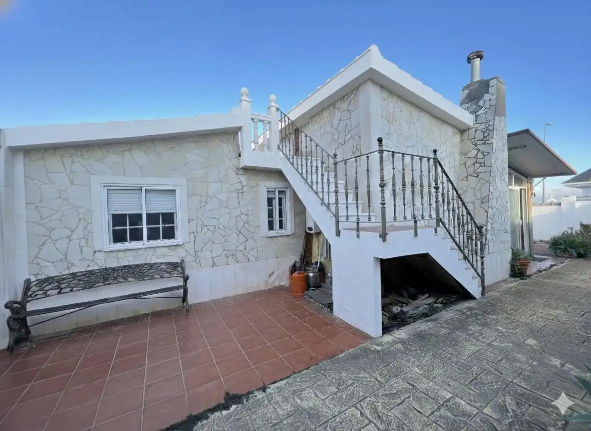 Exterior view of Houses for sale in Algeciras  with Private garden