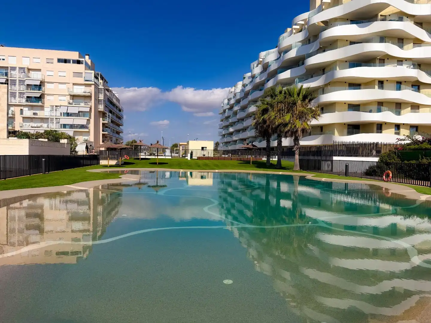 Piscina de Apartament de lloguer en El Puig de Santa Maria amb Aire condicionat, Calefacció i Jardí privat