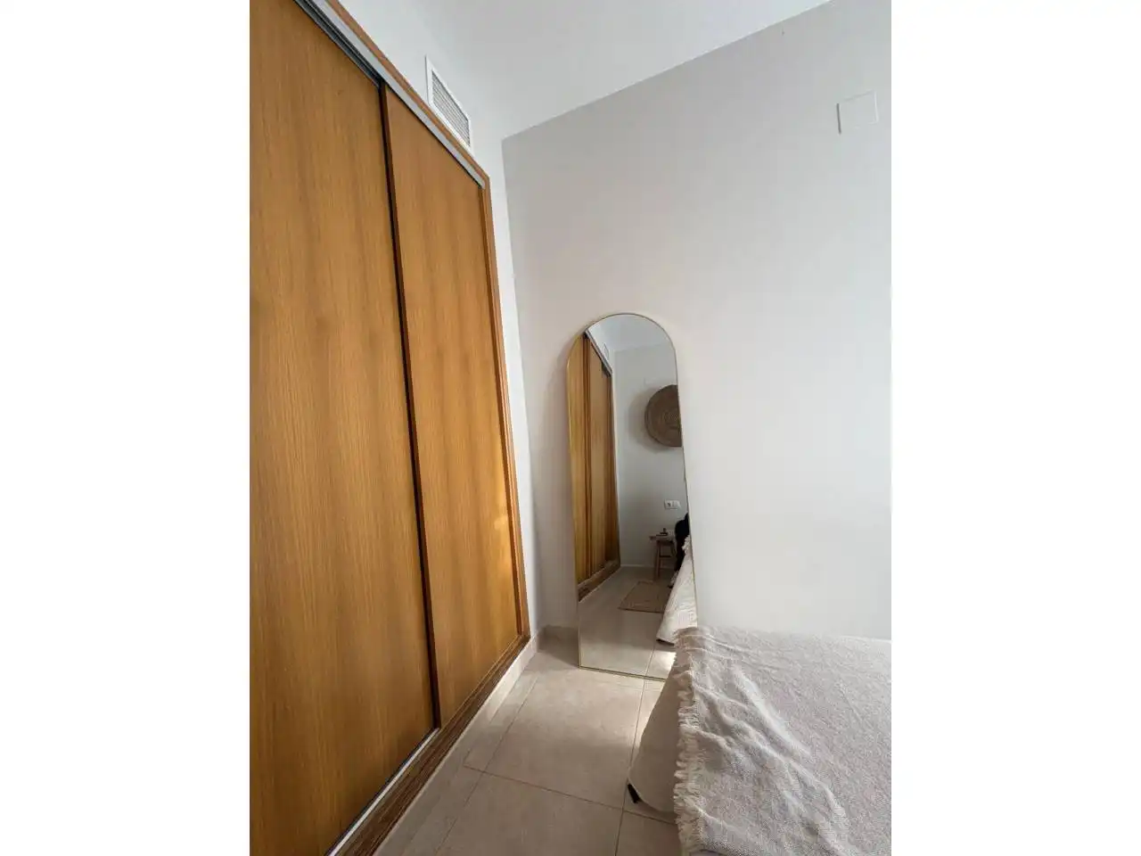 Habitación de Apartamento de alquiler en Daimús con Terraza y Piscina comunitaria
