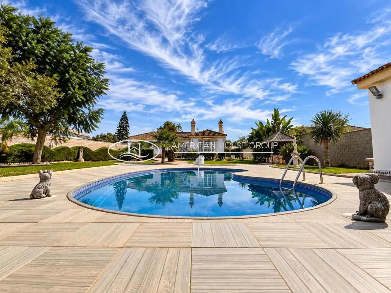 Piscina de Casa o xalet en venda en Chiclana de la Frontera amb Aire condicionat, Jardí privat i Traster