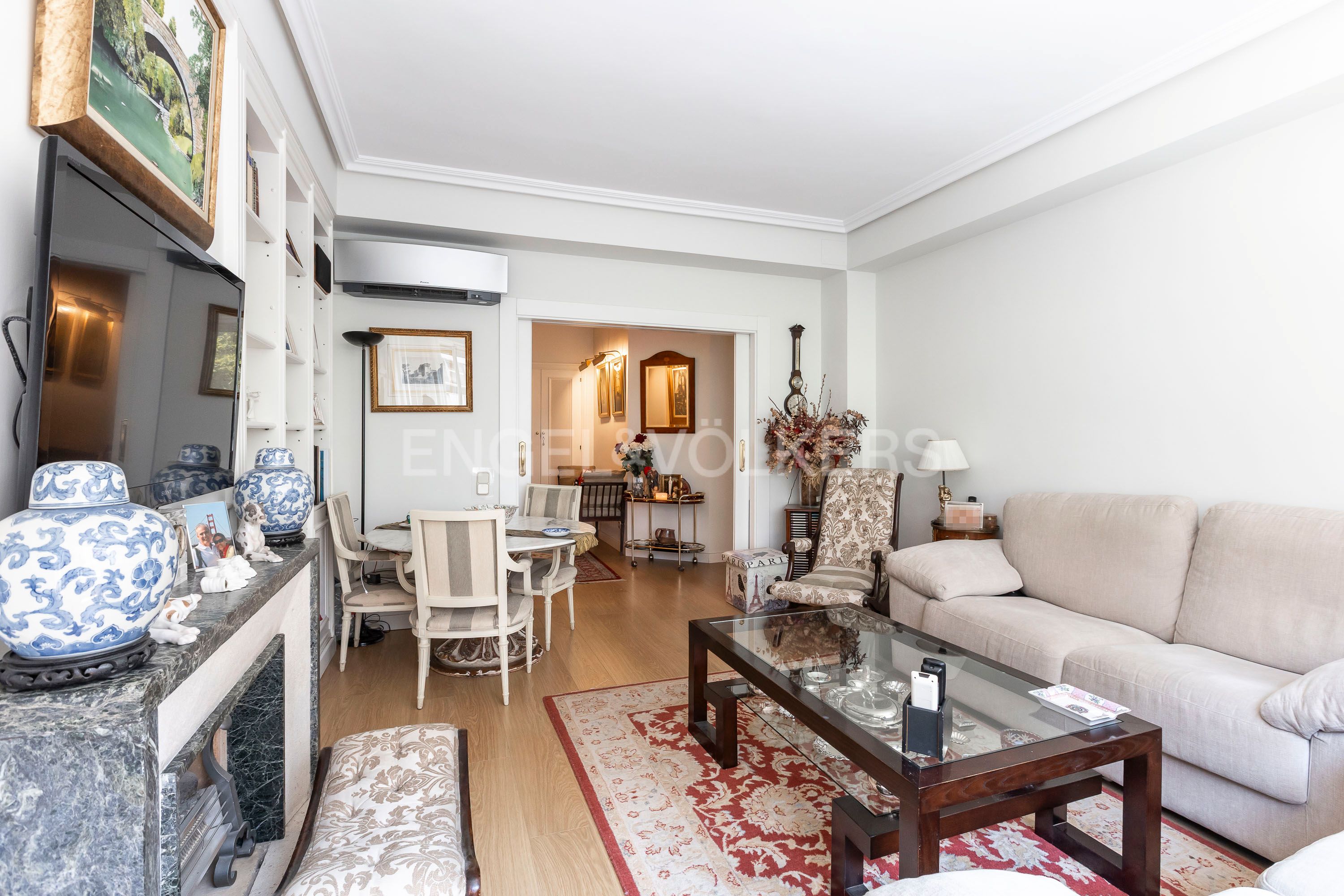 Sala d'estar de Apartament en venda en  Madrid Capital amb Aire condicionat, Calefacció i Piscina