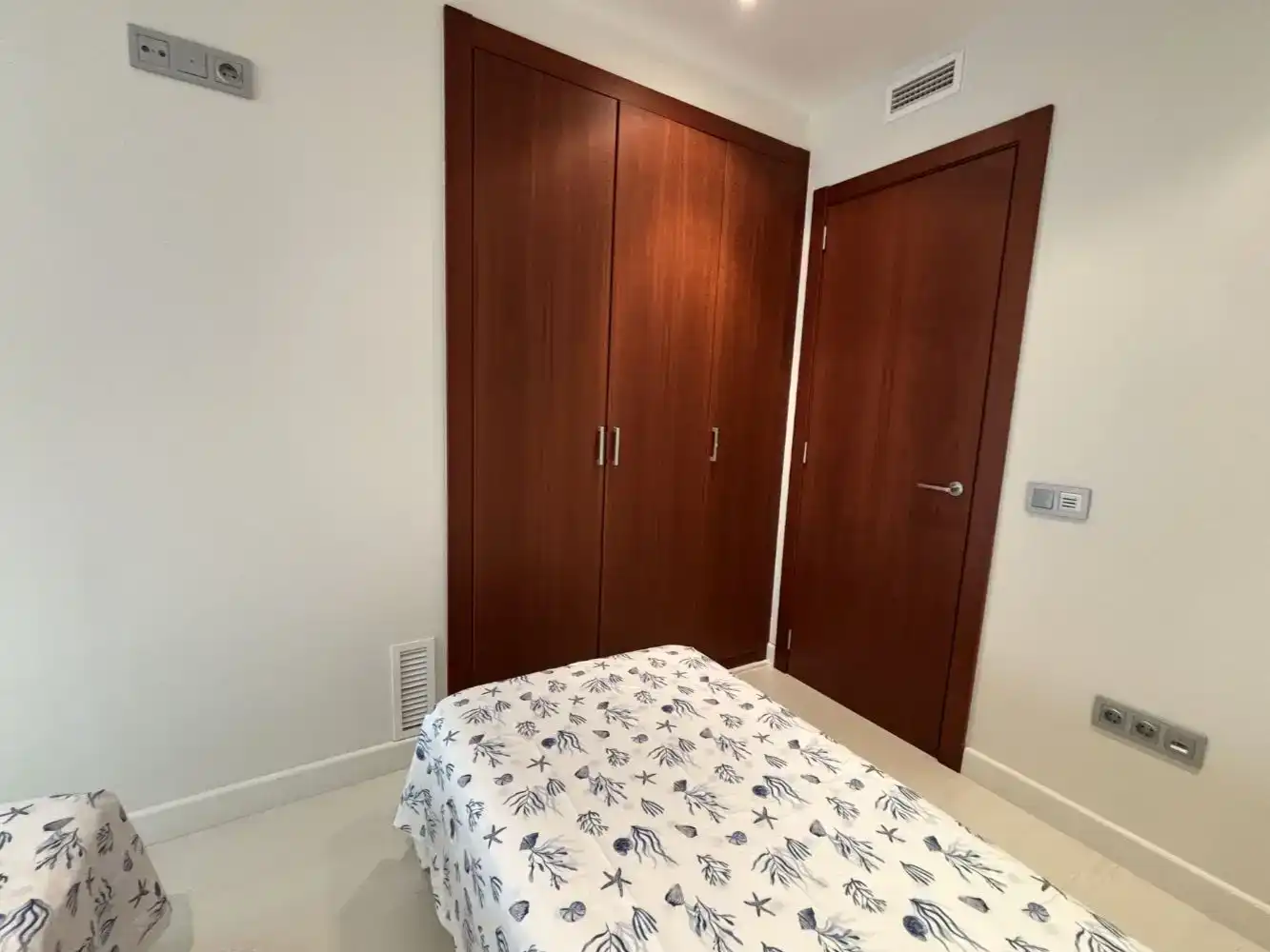 Dormitori de Apartament de lloguer en Sitges amb Aire condicionat, Parquet i Moblat