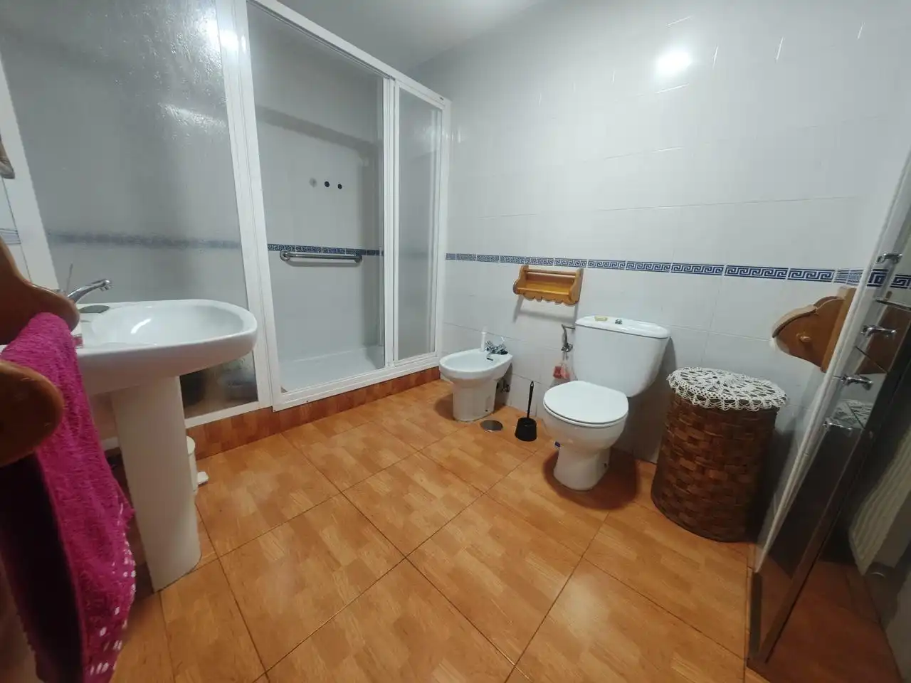 Baño de Piso en venta en Plasencia con Aire acondicionado, Terraza y Amueblado
