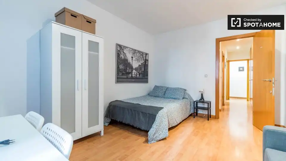 Habitación de Piso de alquiler en Valencia con Aire acondicionado, Calefacción y Amueblado