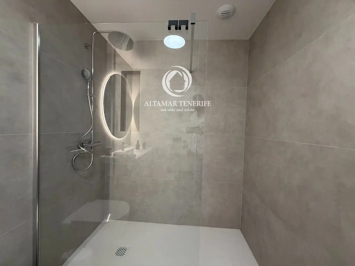 Badezimmer von Wohnungen zur Miete in Adeje mit Terrasse, Abstellraum und Schwimmbad