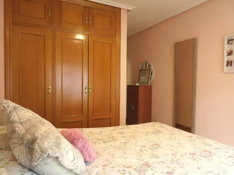Habitación de Apartamento en venta en León Capital  con Calefacción, Jardín privado y Terraza