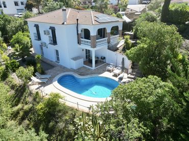 Casa amb piscina en venda a Alcaucín