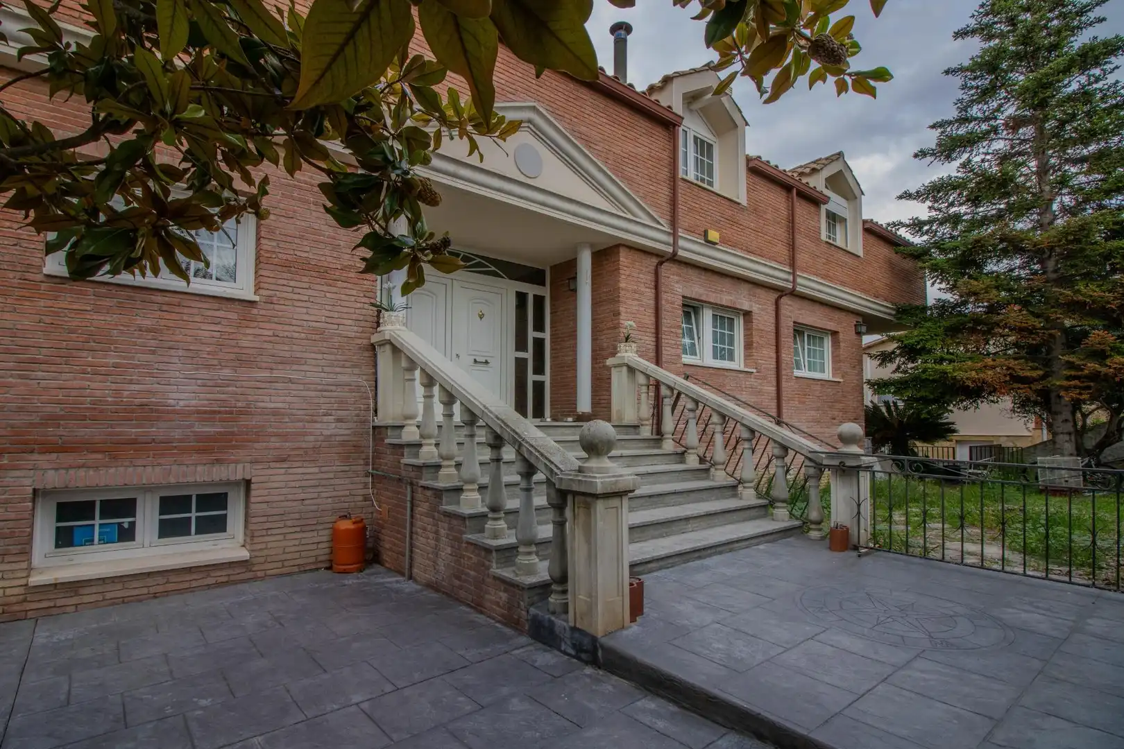 Vista exterior de Casa o chalet en venta en Esparreguera con Aire acondicionado, Calefacción y Jardín privado