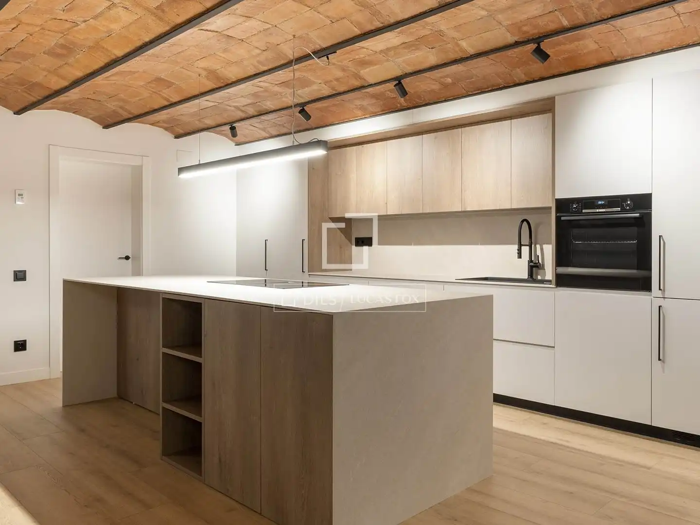 Cuina de Pis en venda en Barcelona amb Aire condicionat, Parquet i Traster