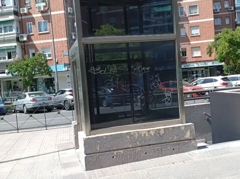 Außenansicht von Garage zum Verkauf in Leganés