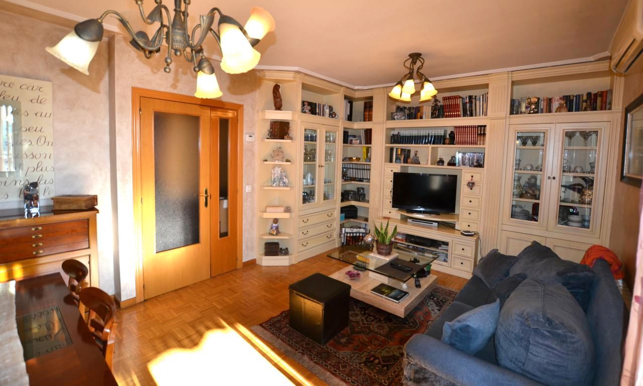 Sala d'estar de Àtic en venda en  Madrid Capital amb Aire condicionat, Calefacció i Terrassa