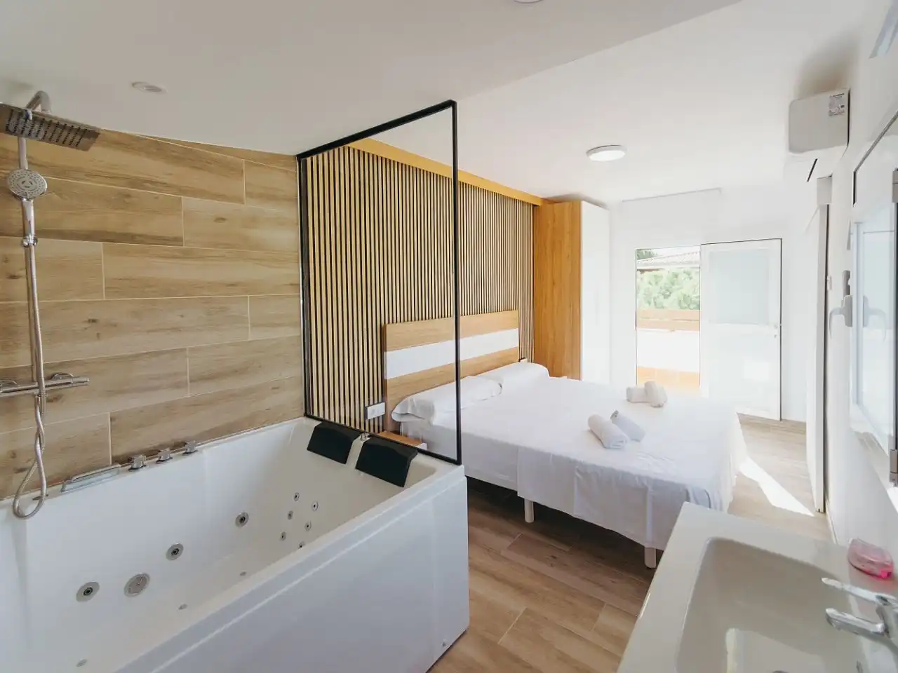 Schlafzimmer von Wohnung zur Miete in Castell d'Aro, Platja d'Aro i s'Agaró mit Klimaanlage und Terrasse