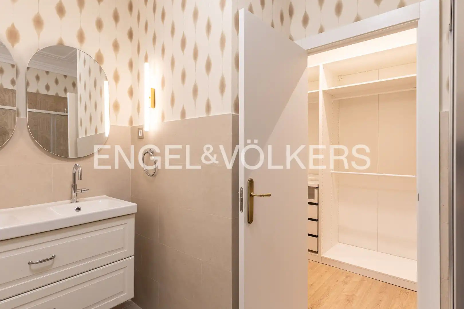 Bedroom of Flat for rent in Madrid  with Air Conditioner, Heating and Balcony