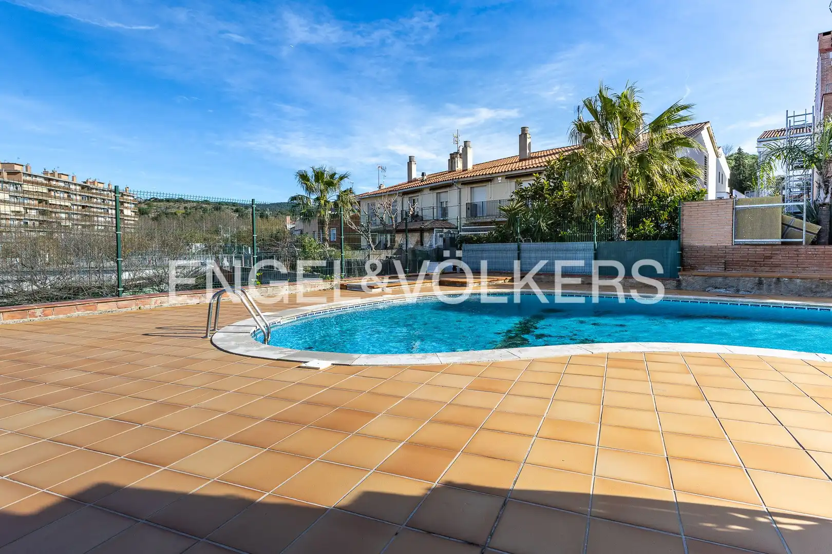 Schwimmbecken von Wohnung zum Verkauf in Mataró mit Klimaanlage, Heizung und Terrasse