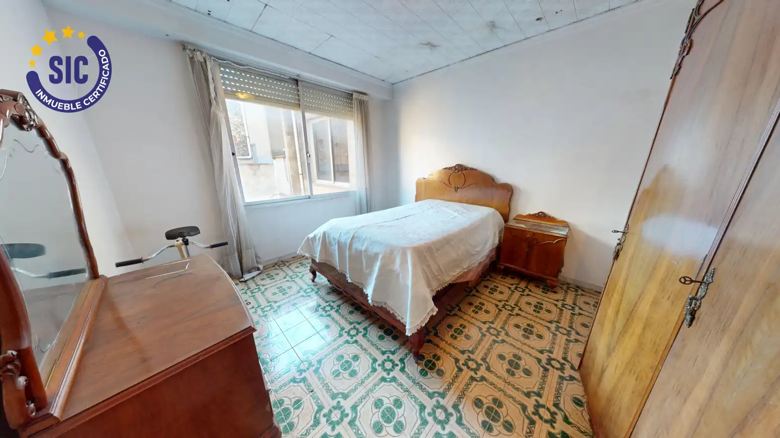 Habitación de Casa adosada en venta en Benifaió